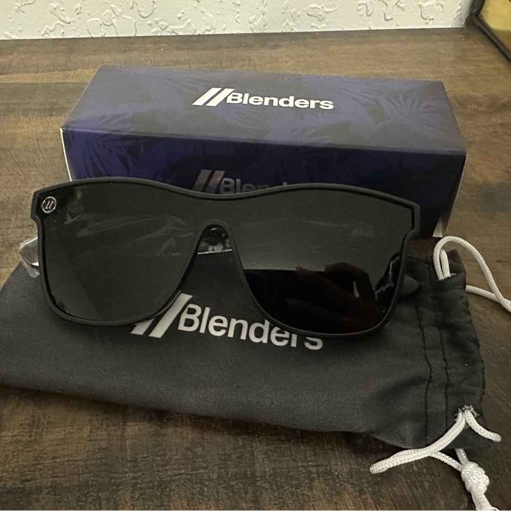 Blenders unisex Millenia DX: Nocturnal Q ll sunglasses